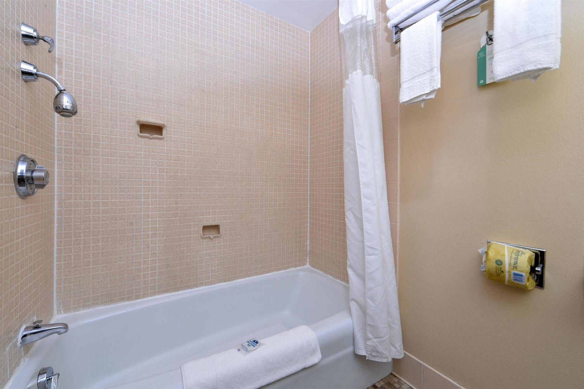 Americas Best Value Inn - Campus View Eau Claire Zewnętrze zdjęcie