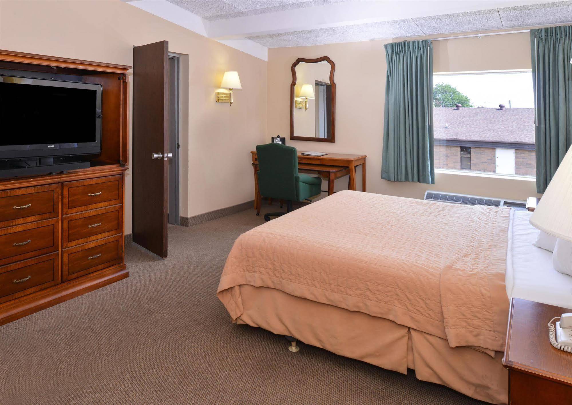 Americas Best Value Inn - Campus View Eau Claire Zewnętrze zdjęcie